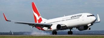 Qantas Boeing 737 Landing