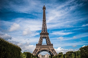 Picture of the Eiffel tower in Paris, France